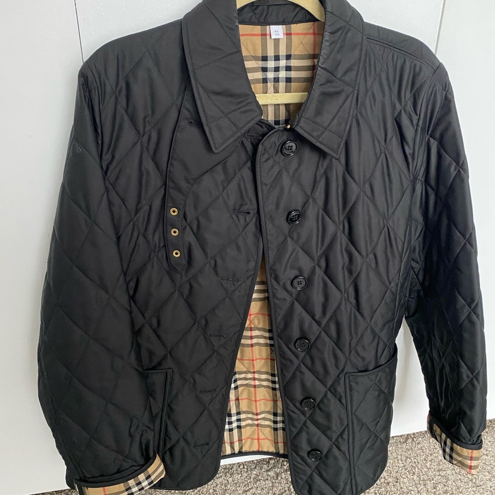 Burberry Quilted Fernleigh Thermoregulated Diamond Quilted Jacket